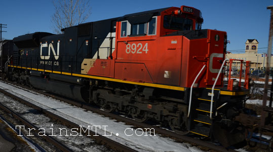 Locomotive CN8924 right side / coté droit